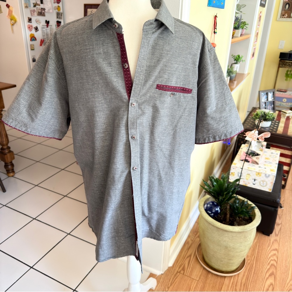 Craft & Flow Gray Button-Up Shirt with‎ Burgundy Accent Trim Xl